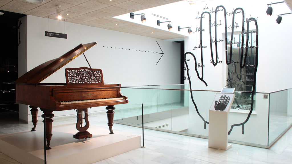 Piano and interactive display in MIMMA