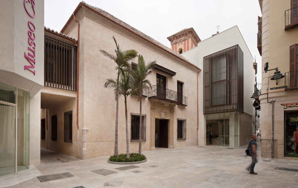 The 16th century Palacio de Villalón