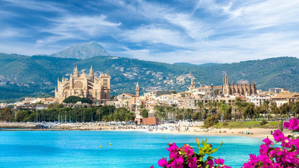 Palma de Mallorca – enjoy the city with fewer tourists during off-season in the Balearics