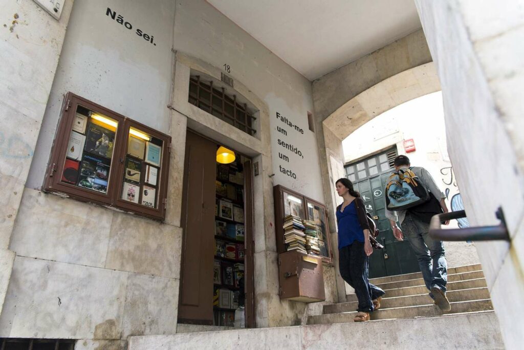 The quaint and delighful Livraria do Simão